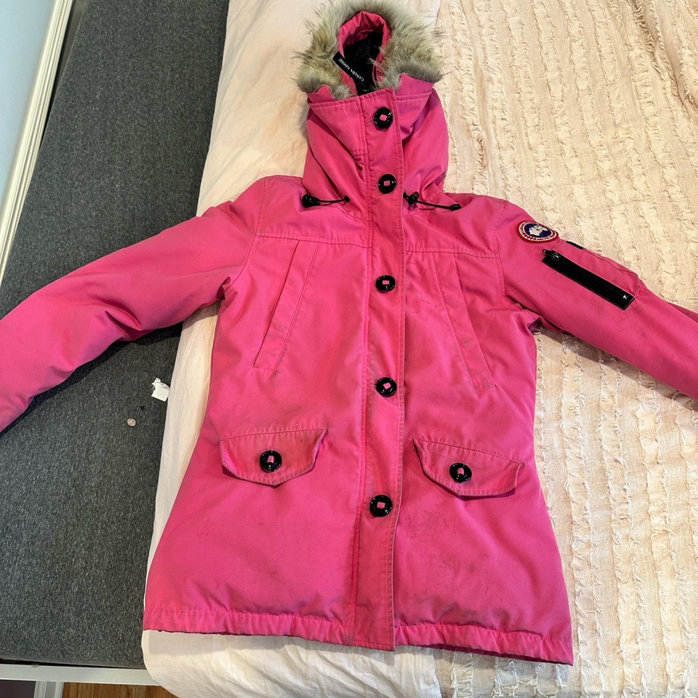 Canada Goose Pink Puffer Jacket with Hood and Insulated Design